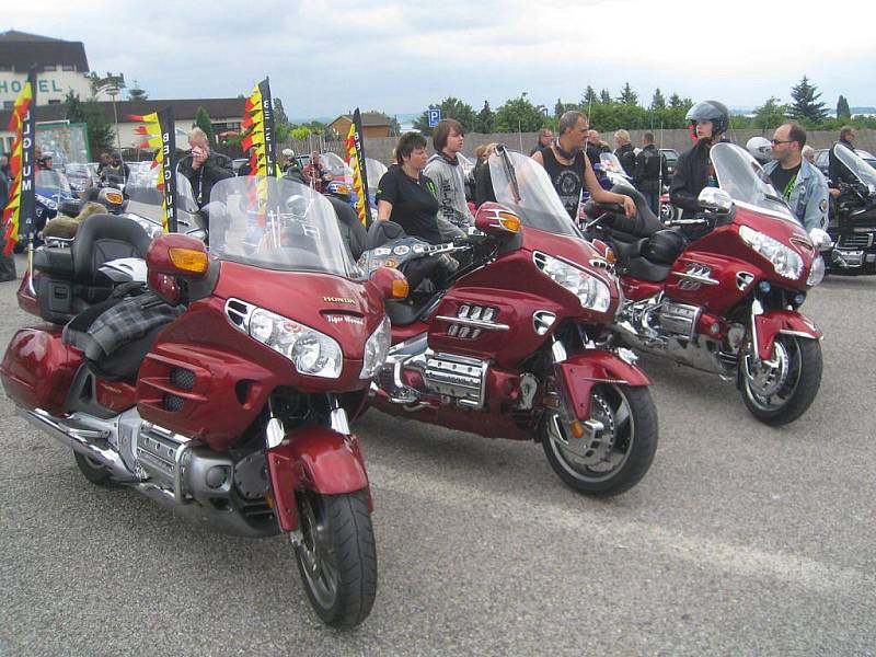 Spanilá jízda motocyklů Honda Gold Wing od Autokempu Rozkoš.