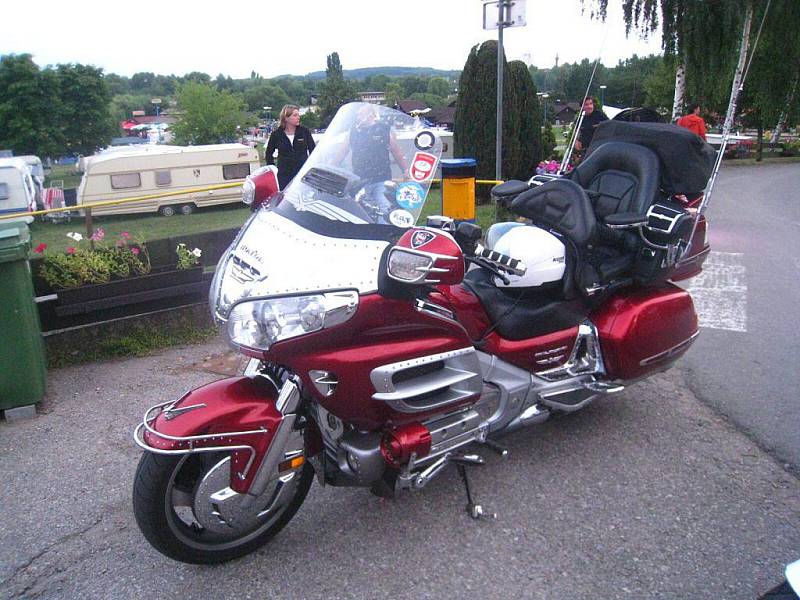 Spanilá jízda motocyklů Honda Gold Wing od Autokempu Rozkoš.