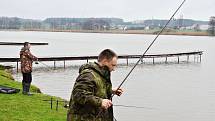 Rybník Brodský obléhali od pátku do neděle rybáři z Čech i Slovenska. Konalo se tady 3. kolo Carp ligy. 