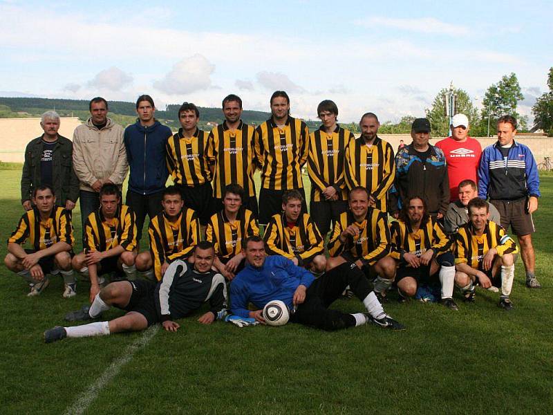 Fotbalisté provodova si nedělním vysokým vítězstvím 5:1 nad Stárkovem zajistili s předstihem první příčku skupiny o postup, která jim zaručuje účast v příštím ročníku I. B třídy. Do ní se vracejí po dlouhých šesti letech. 