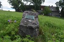 Na místě dopadu je na louce "U Myšáků" umístěna pamětní deska s datumem, kdy meteorit dopadl.