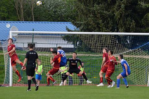 Fotbalisté Náchoda potvrdili na hřišti Jičína roli favorita a předposlední tým tabulky přehráli třemi góly.