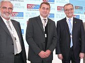 Aleš Cabicar (uprostřed)  spolu s poslancem TOP 09 Jiřím Olivou (vlevo) a staronovym 1.místopředsedou Miroslavem Kalouskem,kterého v neděli sněm opět jednomyslně potvrdil do funkce na nadcházející dvouleté období.