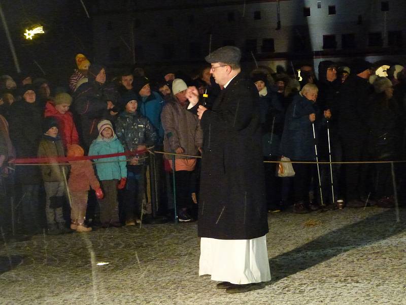 Druhá adventní neděle na Husově náměstí v Novém Městě nad Metují.