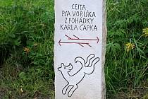 V Hronově se můžete vydat na „Cestu psa Voříška“, která je inspirovaná dílem Karla Čapka Devatero pohádek – Psí pohádka.