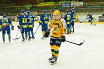 Útočník Štěpán Matějček začal sezonu v krajské hokejové lize, nyní ale obléká žlutozelený dres prvoligového Vsetína.