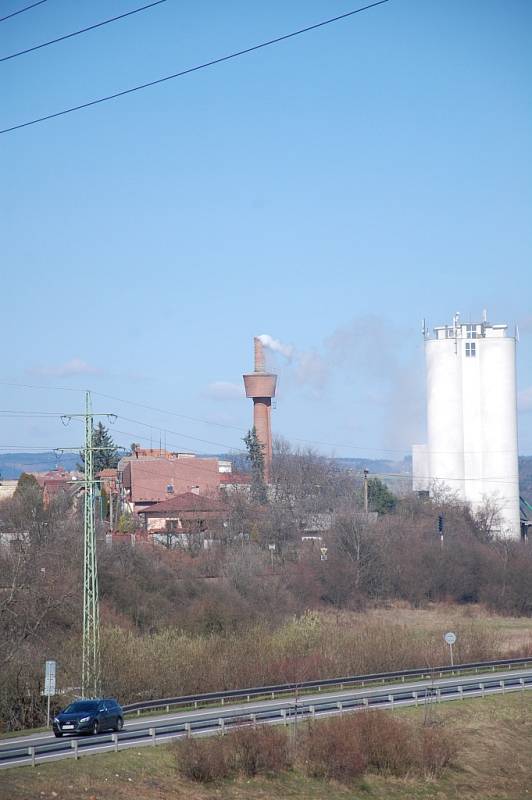 Nad Babiččiným údolím se vznášel dým z komína bývalé textilní továrny