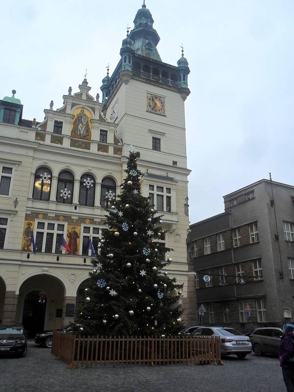 Slavnostní otevření obnoveného zámeckého kopce v Náchodě.