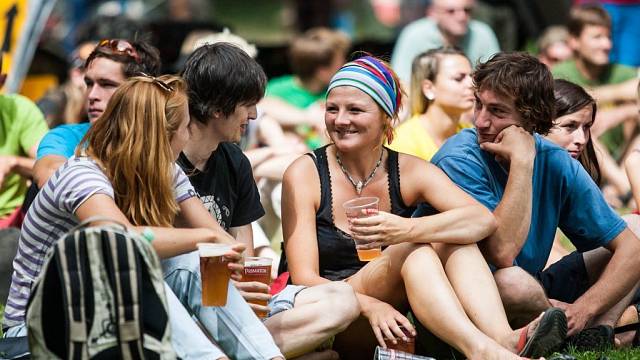 PILO SE A PILO náchodské pivo k dobré náladě a pohodě na letošním Mezinárodním horolezeckém festivalu v Teplicích nad Metují. Účastníci dokonce trhli rekord v počtu vypitých piv. 
