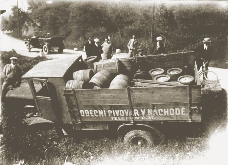 V roce 1926 bylo zakoupen 1. nákladní automobil na rozvoz piva. Do té doby se pivo rozváželo koňským povozem.