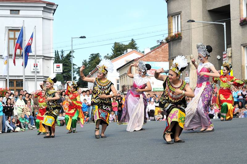 Závěr folklorního festivalu v Červeném Kostelci.