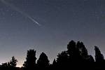 Po dva dny s nastavenými fotoaparáty pozoroval noční oblohu i amatérský astronom Čestmír Černý, který má svoji observatoř v Křinicích.