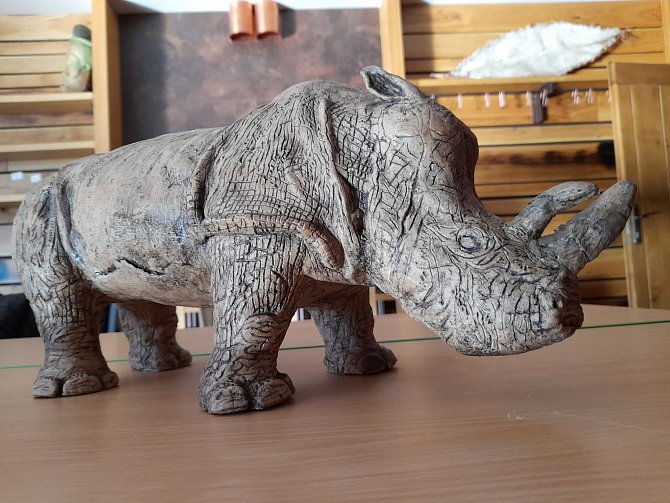 V polovině února se vydal z Velkého Poříčí do Safari parku ve Dvoře Králové nad Labem keramický nosorožec. Vystavený bude v kongresovém centru a je jakýmsi pomníkem vyhynulým druhům.