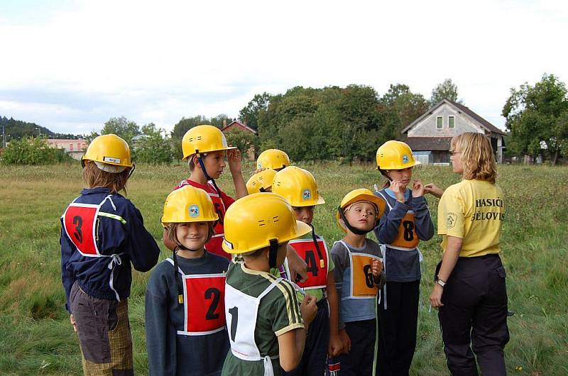 Běloveští nedávno oslavili půlkulaté výročí - 55 let nepřetržité práce s mládeží v hasičském oddílu při SDH Běloves.