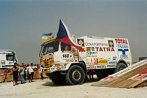 Fenomén Dakar – tak se jmenuje další krátkodobá výstava, která začne první listopadovou sobotu v Muzeu papírových modelů. Potěší hlavně milovníky těžkých rallyových strojů, neboť představí modely kamionů, které absolvovaly legendární Rallye Paříž-Dakar.