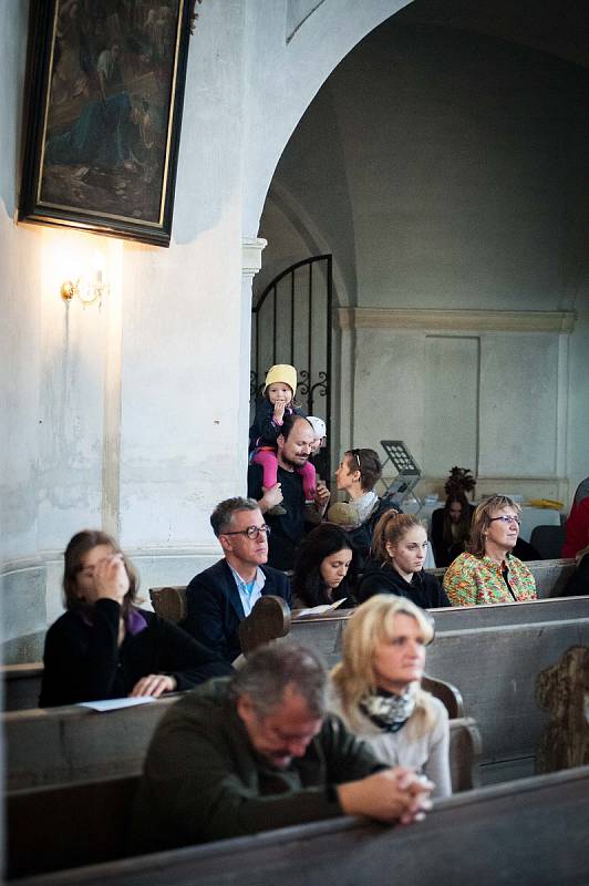 V božanovském kostele sv. Máří Magdalény odstartoval letní hudební festival klasické hudby Za poklady Broumovska. Foto: Jakub Šleis