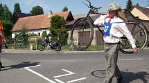 Cyklistický recesistický závod Tour de Torpédo pořádaný v Nízké Srbské vstoupil do svého již šestnáctého ročníku.