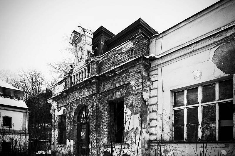 Urbex. Vášeň, risk, dobrodružství, nebezpečí, nadšení, napětí, vzpomínky, co jednou budou pokladem všech dávno opuštěných míst.