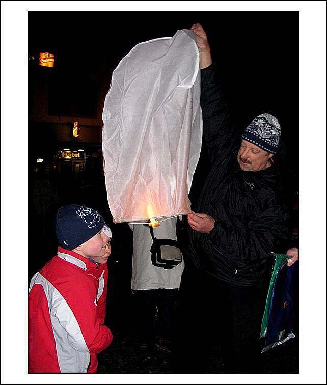 O první adventní neděli čekali nedočkavě v Polici nad Metují na příchod Mikuláše s čerty.