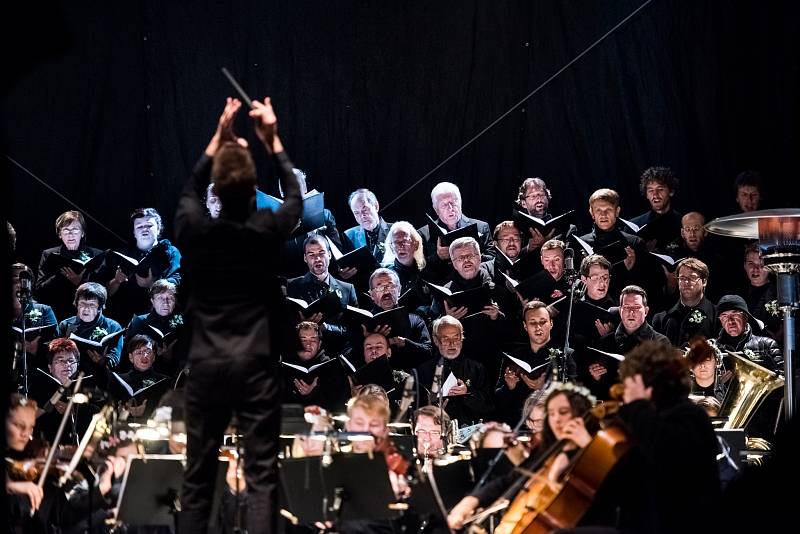 Mladý orchestr vzdal hold přírodě, skály naslouchaly dialogu Země a člověka