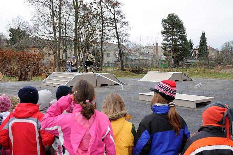 Ze slavnostního otevření nového bikeparku v Hronově.