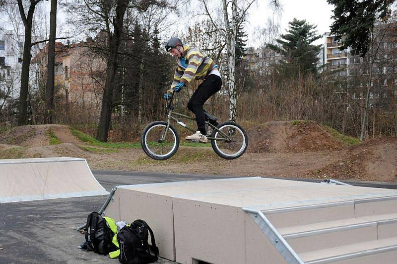 Ze slavnostního otevření nového bikeparku v Hronově.