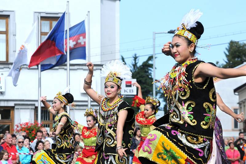 Závěr folklorního festivalu v Červeném Kostelci.