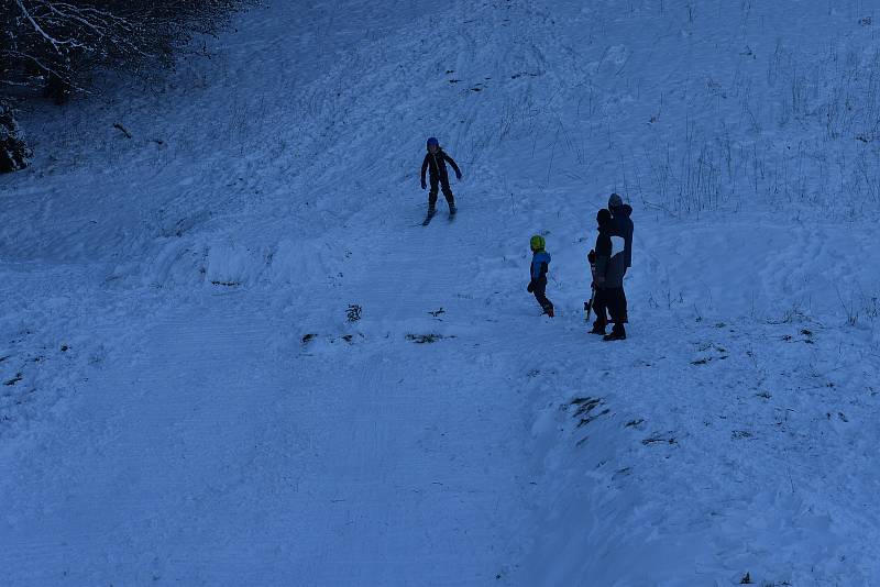 Borský klub lyžařů Machov je posledním místem v Královéhradeckém kraji, kde mají skokanské můstky.