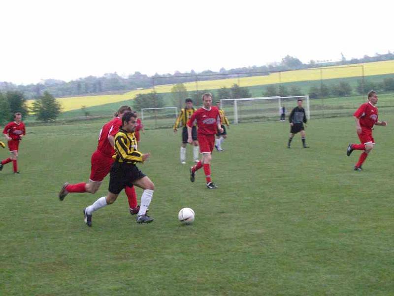 Velká Jesenice odolala tlaku domácího Provodova a díky vítězství 1:0 poskočila na průběžné první místo okresního přeboru.