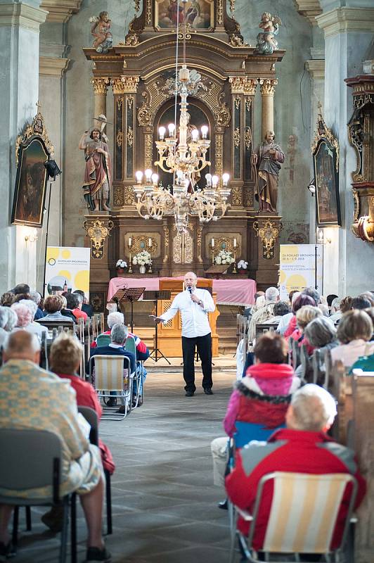 V božanovském kostele sv. Máří Magdalény odstartoval letní hudební festival klasické hudby Za poklady Broumovska. Foto: Jakub Šleis