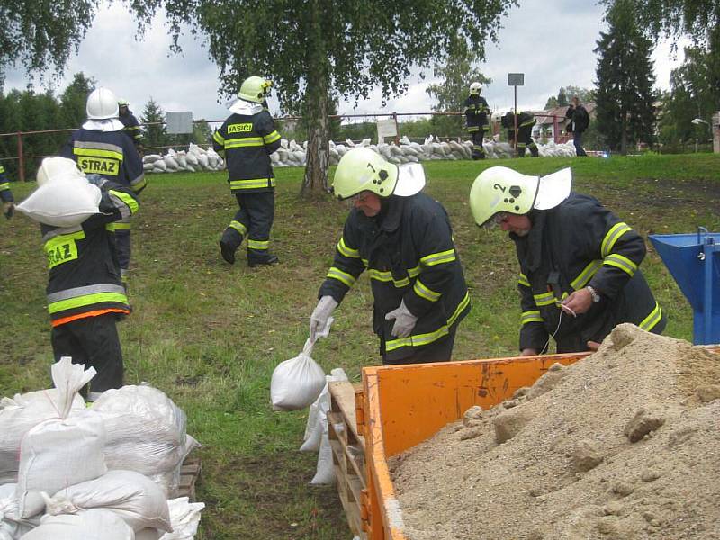 „Stěnava 2011 – povodeň Broumovsko“ bylo cvičení, kterého se zúčastnily téměř dvě stovky českých a polských hasičů. 