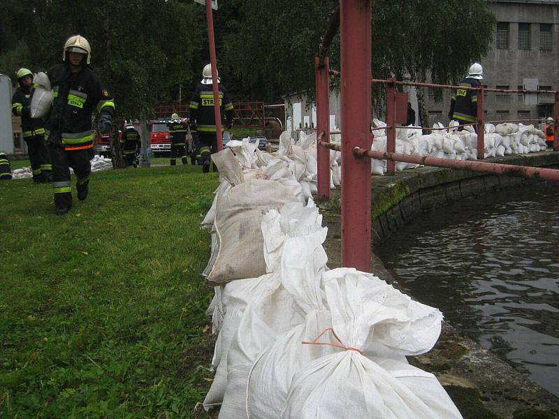 „Stěnava 2011 – povodeň Broumovsko“ bylo cvičení, kterého se zúčastnily téměř dvě stovky českých a polských hasičů. 