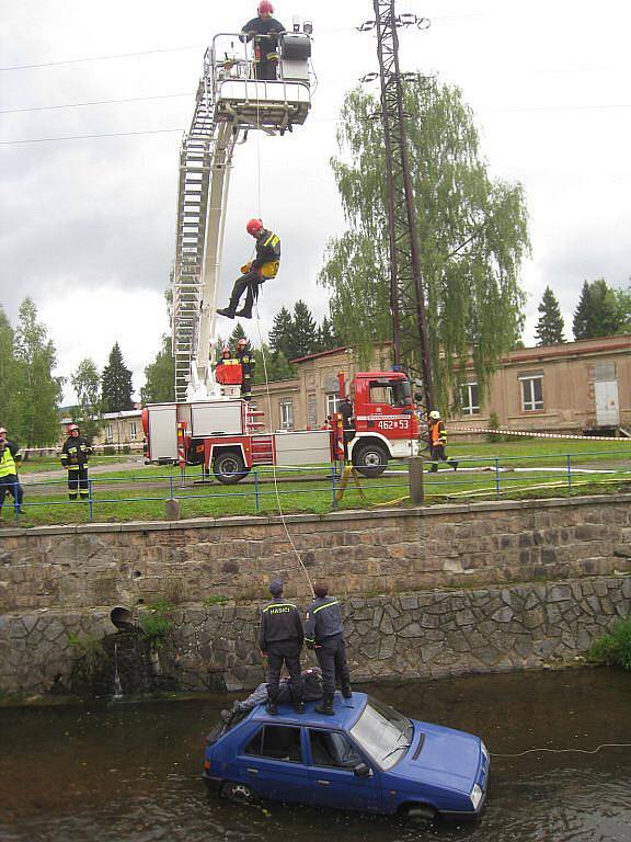 „Stěnava 2011 – povodeň Broumovsko“ bylo cvičení, kterého se zúčastnily téměř dvě stovky českých a polských hasičů. 