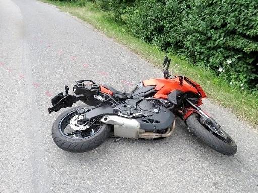 Nehoda motorkáře u obce Zlič.