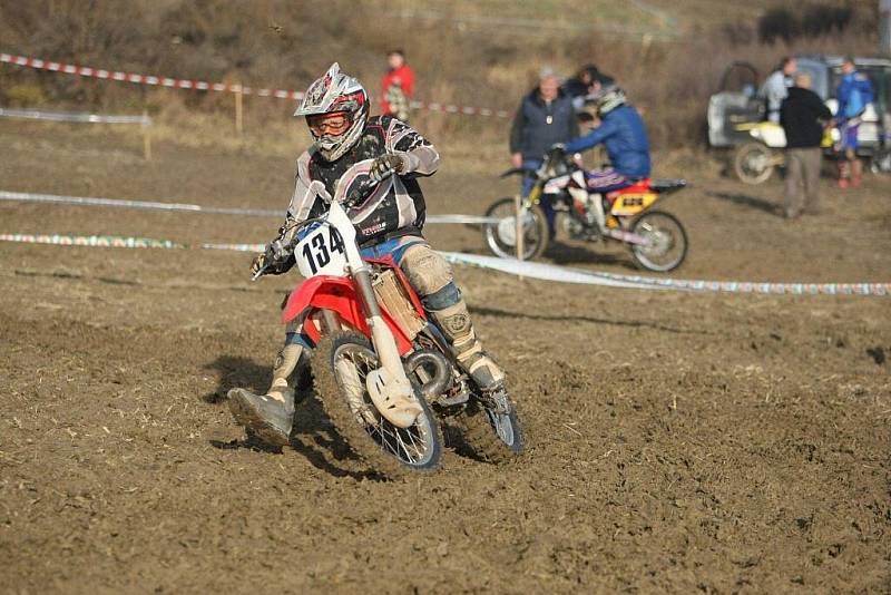 V Klenech u České Skalice zakončilo motokrosovou sezonu více než sto závodníků v šesti kategoriích. 