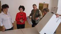 Sčítání hlasů v Broumově, okrsek č 6.