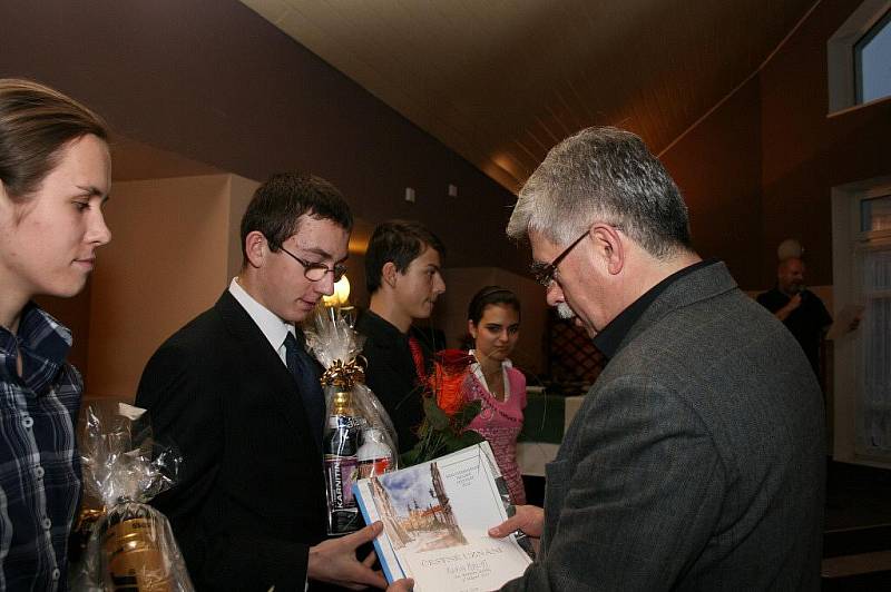 V Novém Městě nad Metují byli oceněni nejlepší krajští atleti roku 2010.