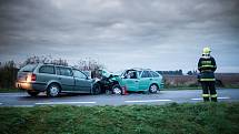 Čelní střet dvou automobilů v Nahořanech si vyžádal čtyři zraněné.