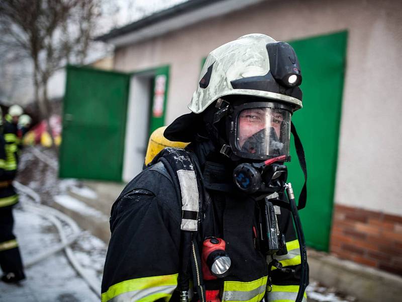 V Doubravici u České Skalice shořela drůbežárna. Škoda činí asi sedm milionů korun. 