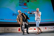 Novoměstský festival české filmové komedie včera v podvečer nabídl koncert Václava Lebedy alias Voxela a promítání dvou soutěžních snímků.