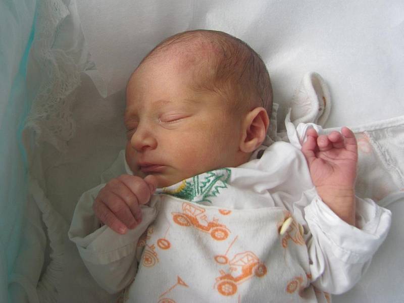  Viktorie Imlaufová přišla na svět 19. července ve 10.28 hod. Po narození vážila 2,220 kg a měřila 45 cm. Domov má s rodiči v Broumově.