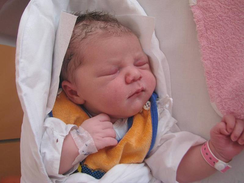Sarah Suchá přišla na svět 23. července v 10.20 hod. Po narození vážila 3,90 kg a měřila 51 cm. Domov má s rodiči v Jaroměři.