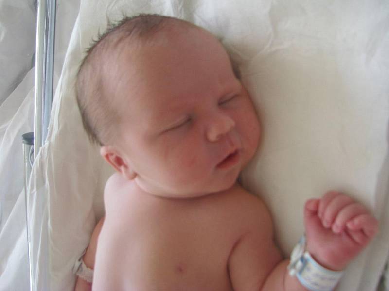 David Kotlan přišel na svět 21. července ve 9.59 hod. Po narození vážil 3,580 kg. Domov má s rodiči v Náchodě.