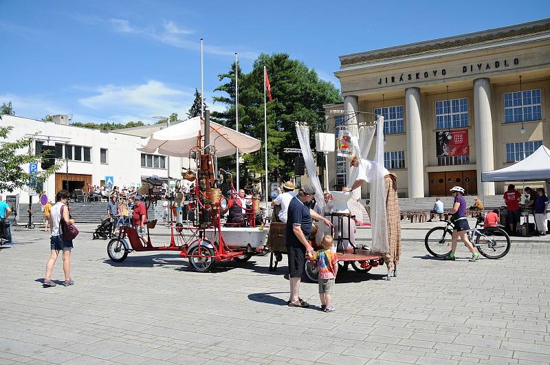 První srpnovou sobotu byl v Hronově slavnostně zahájen 90. Jiráskův Hronov.