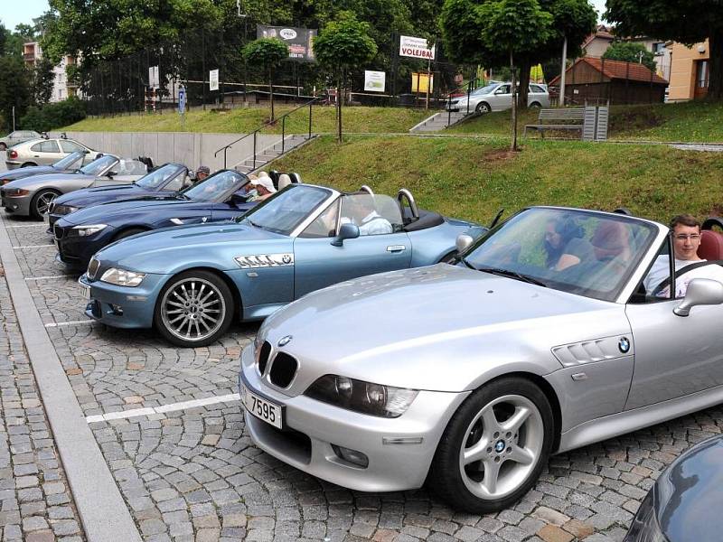  Po osmé se sjeli majitelé sportovních kabrioletů BMW Z3 na celorepublikové klubové setkání zvané „Broumovský výběžek“. 