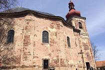 Kostel Všech svatých stojí na dominantním místě nad obcí Heřmánkovice a je jeden z nejkrásnějších barokních kostelů na Broumovsku.