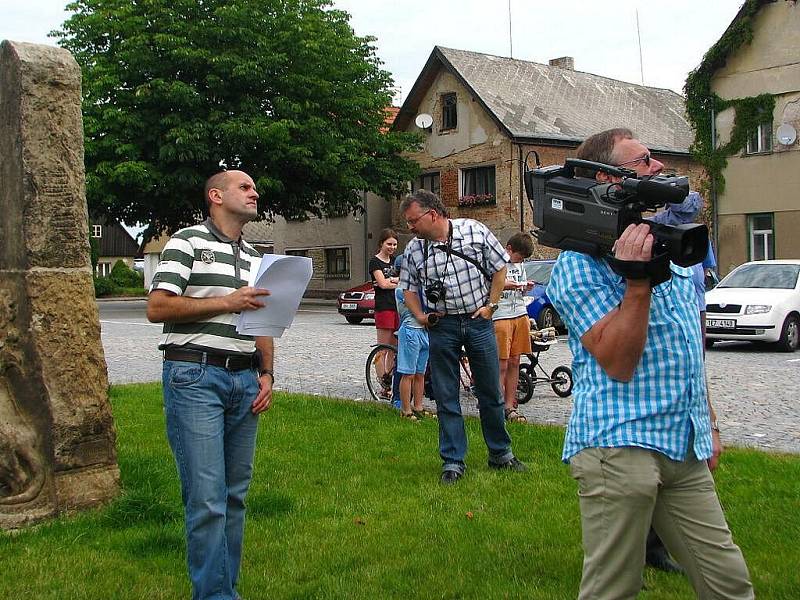 Neúspěchem skončil ve čtvrtek pokus o objevení cenností v Mariánském sloupu na náměstí.