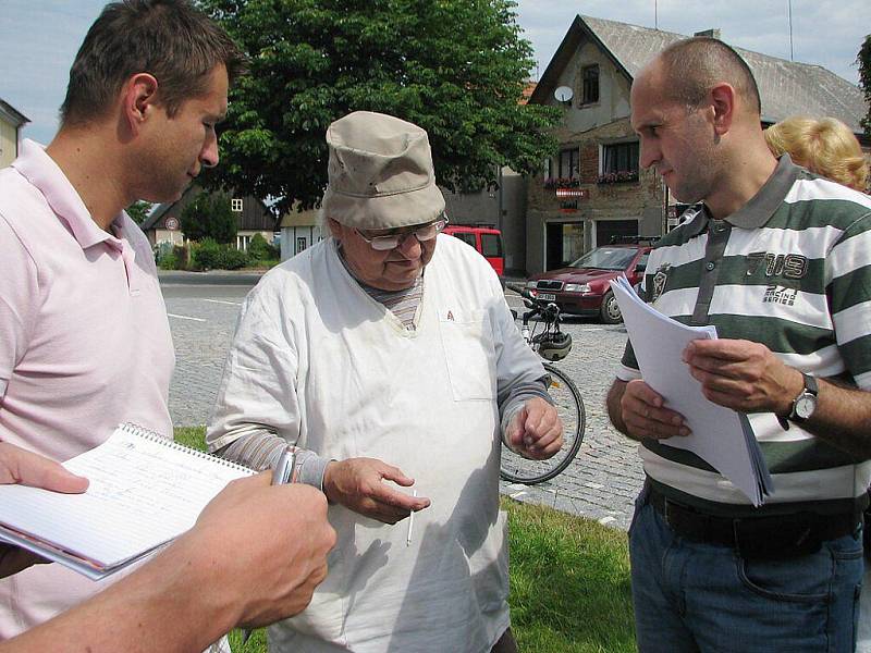 Neúspěchem skončil ve čtvrtek pokus o objevení cenností v Mariánském sloupu na náměstí.