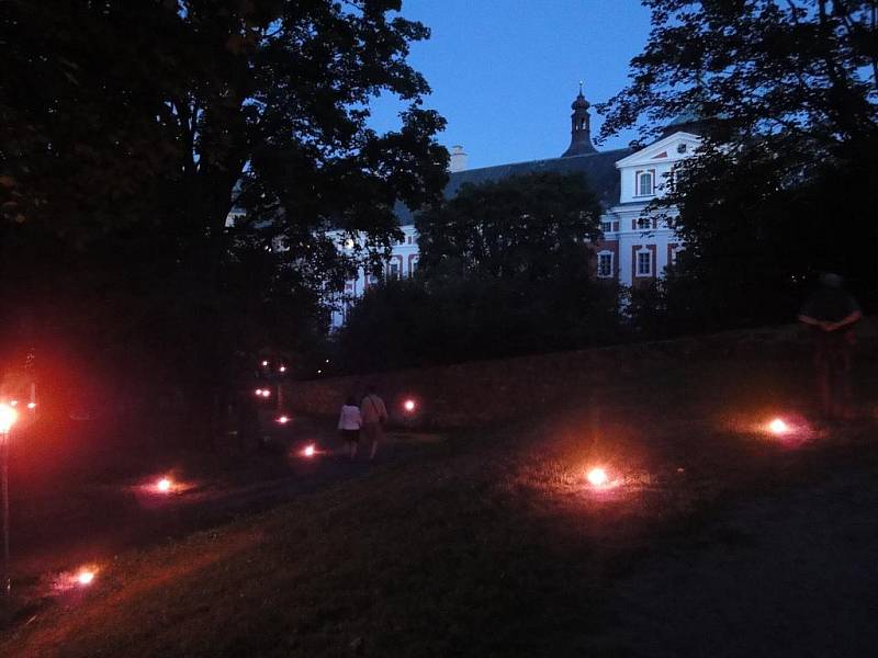 Noční prohlídka kláštera představuje dobrodružství