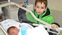 MATYÁŠ KOCOUREK se narodil 23. prosince 2014 v 01.54 hodin šťastným rodičům Kateřině a Tomášovi z Červené Hory. Chlapeček vážil 3340 g a měřil 50 cm. Doma se ho už nemohl dočkat šestiletý bráška Tomášek.